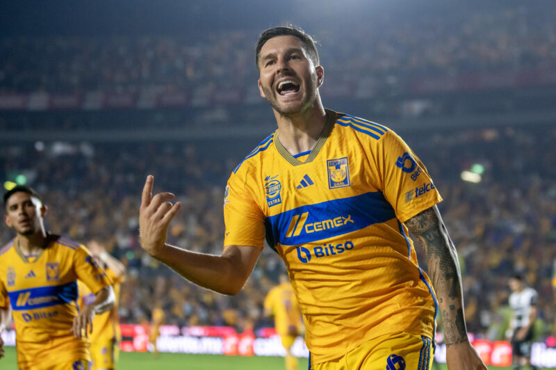 André-Pierre Gignac: conoce la lesión que podría acabar con su carrera El francés André-Pierre Gignac, delantero de Tigres, fue registrado este sábado, 20 de abril, al celebrar un gol que le anotó a Necaxa, durante un partido de la fecha 16 del Torneo Clausura de fútbol en México, en el estadio Universitario de Monterrey. EFE/Miguel Sierra