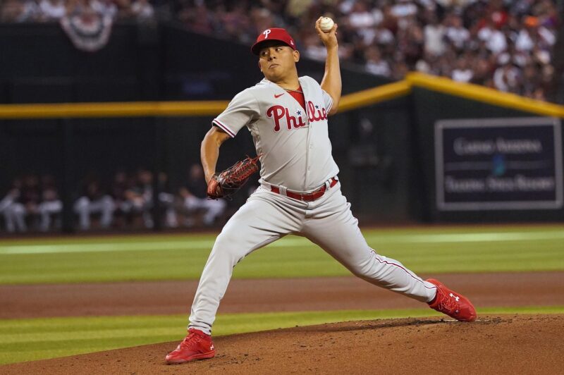 Ranger Suárez, la clave del éxito de los Phillies en la temporada 2024 Fotografía de archivo en la que se registró al venezolano Ranger Suárez, abridor zurdo de los Filis de Filadelfia, quien trabajó seis entradas en las que solo permitió dos imparable y ponchó a ocho bateadores para adjudicarse el triunfo de su equipo 5-1 sobre los Piratas de Pittsburgh en la MLB. EFE/Allison Dinner