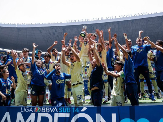 Hijo de Chucho Benítez sale campeón con América, como su padre El Hijo de Chucho Benítez salió campeón en América, como su padre, en la categoria Sub 17