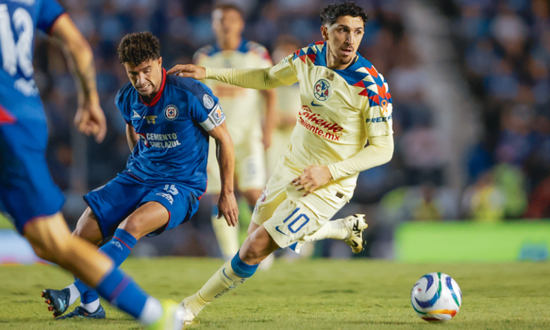 Final Cruz Azul vs América, Clausura 2024; Diego Valdés (der) e Ignacio Rivero (izq)