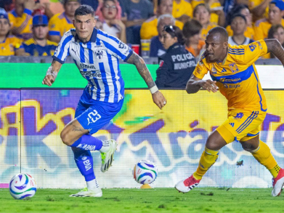 Tigres vs Monterrey: VAR 'perdona' posible penal para Rayados Brando Vázquez (izq) y Samir Caetano (der), en el choque de Tigres y Monterrey en los cuartos de final del Clausura 2024