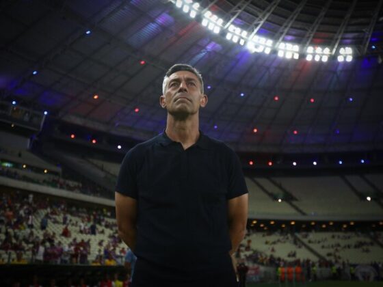 VIDEO: ¡Pedro Caixinha es atacado por hormigas durante una entrevista! Pedro Caixinha con el RB Bragantino. (Foto: 'X' Red Bull Bragantino)