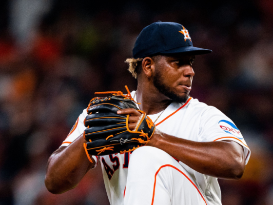 Ronel Blanco, expulsado por sustancia ilícita en su guante Ronel Blanco, expulsado por sustancia ilícita en su guante