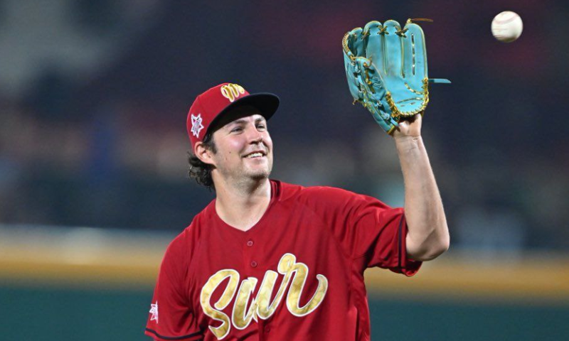 Trevor Bauer en el Juego de las Estrellas de la LBM, en representación de 'Los Pingos'.