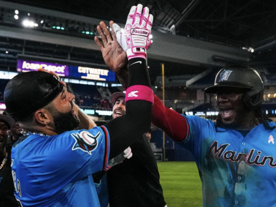 Emmanuel Rivera le apunta a los Marlins una victoria dramática Emmanuel Rivera le da a los Marlins una dramática victoria contra los Phillies