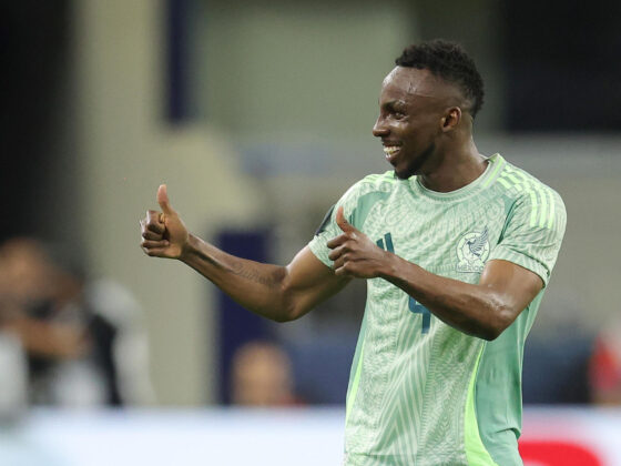Julián Quiñones brilla con doblete en Arabia Saudita AMDEP8189. ARLINGTON (ESTADOS UNIDOS), 21/03/2024.- Julián Quiñones de México celebra un gol ante Panamá este miércoles, en un partido de la Liga de Naciones de la Concacaf en el estadio AT&T en Arlington (EE.UU.). EFE/ Carlos Ramírez