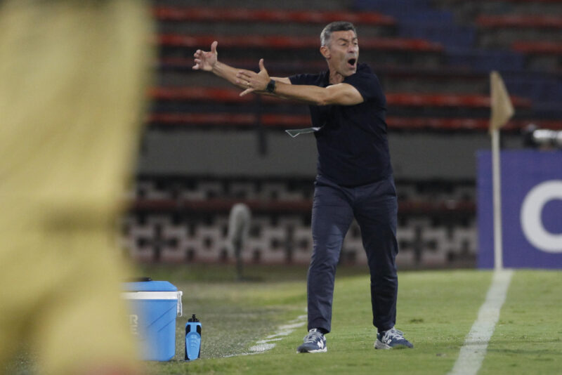 El entrenador Pedro Caixinha regresa a la Liga MX con Juárez Fotografía de archivo en la que se registró al entrenador del club brasileño de fútbol Bragantino, Pedro Caixinha, durante un partido de la actual Copa América. EFE/Luis Noriega