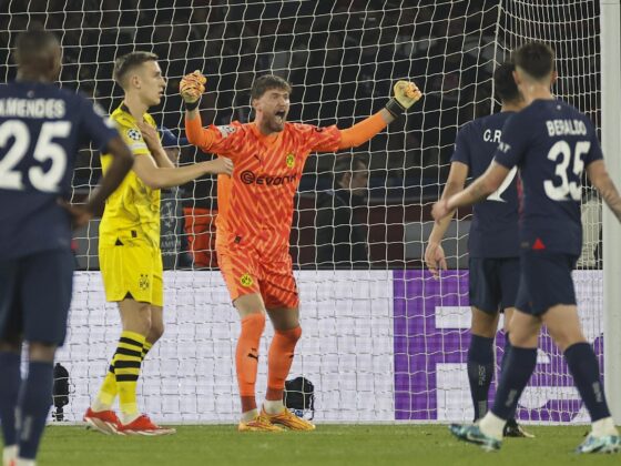 ESTADÍSTICAS COMPLETAS: PSG 0-1 Borussia Dortmund - Champions El portero Gregor Kobel durante el partido de vuelta de semifinales de la UEFA Champions League entre PSG y Dortmund en el Parque de los Príncipes de París.EFE/EPA/CHRISTOPHE PETIT TESSON