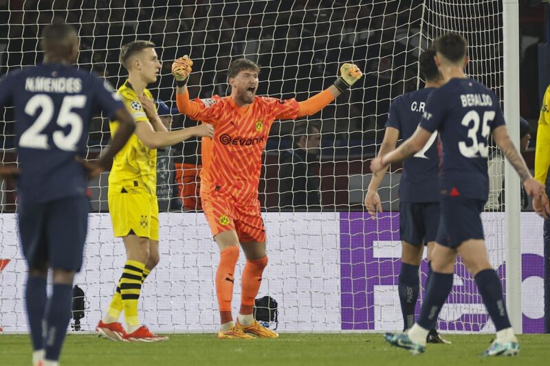 ¿Cómo llegó el Borussia Dortmund a la final de la Champions League? El portero Gregor Kobel durante el partido de vuelta de semifinales de la UEFA Champions League entre PSG y Dortmund en el Parque de los Príncipes de París.EFE/EPA/CHRISTOPHE PETIT TESSON