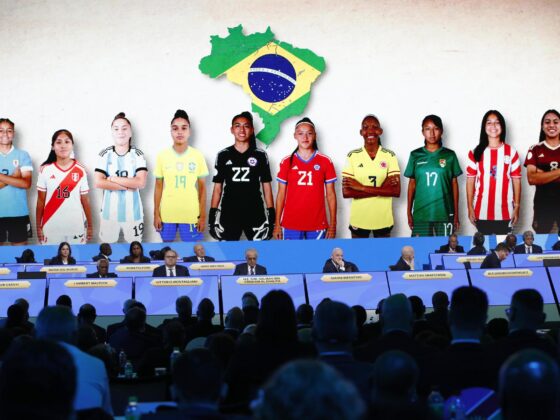 Confirmados los estadios para el Mundial Femenino 2027 El Presidente de la FIFA, Gianni Infantino y los delegados ven la presentación para que Brasil se postule como anfitrión de la Copa Mundial Femenina 2027 en el 74º Congreso de la FIFA en Bangkok, Tailandia, el 17 de mayo de 2024. EFE/EPA/RUNGROJ YONGRIT