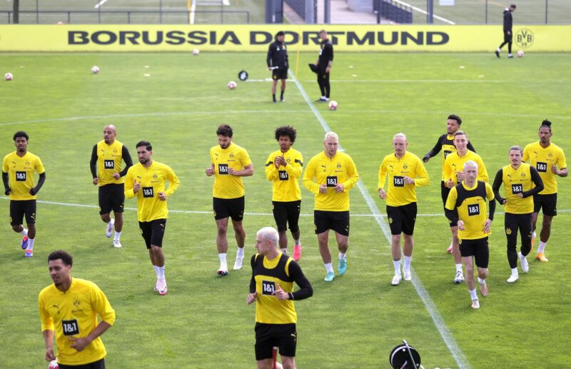 Los jugadores de Borussia Dortmund durante la sesión de entrenamiento del equipo en el Día Abierto de Medios de la UEFA antes de la final de la Liga de Campeones. EFE/EPA/FRIEDEMANN VOGEL
