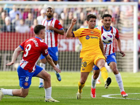 Sergi Roberto: "He pedido perdón al equipo" Sergi Roberto (2d), del Barcelona FC, se lleva el balón ante Viktor Tsygankov (i), del Girona Fc, durante el partido de la jornada 34 de Liga en Primera División entre el Girona FC - Barcelona FC, en el estadio municipal de Montilivi. EFE/David Borrat