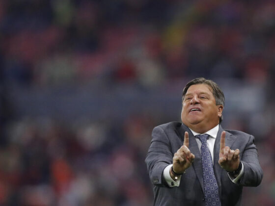 Miguel Herrera hará su debut como DT de Costa Rica vs. Estados Unidos Miguel 'Piojo' Herrera entrenador de Tijuana da indicaciones a sus jugadores durante un partido en Guadalajara, Jalisco (México). Imagen de archivo. EFE/ Francisco Guasco