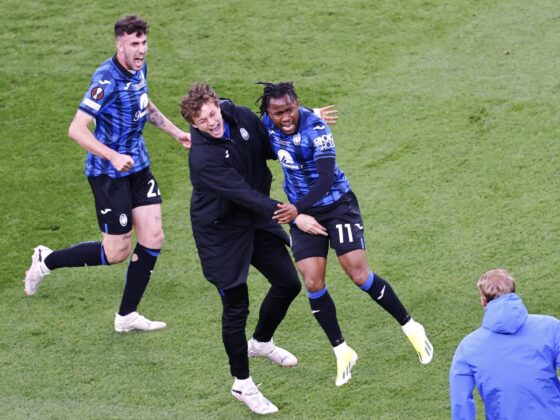 Atalanta 2-1 AC Milan: Estadísticas, resumen y resultado El jugador nigeriano del Atalanta Ademola Lookman (CR) celebra un gol durante el partido de la UEFA Europa League que han jugado Atalanta BC y Bayer 04 Leverkusen, en Dublín, Irlanda. EFE/EPA/TOLGA AKMEN