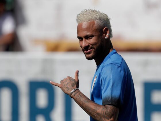 Neymar: "Me encantaría volver a jugar con Messi y Suárez" Fotografía de archivo del futbolista brasileño Neymar Jr. EFE/ Fernando Bizerra Jr
