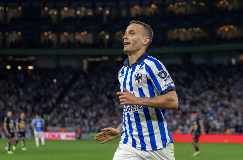 Sergio Canales de Rayados festeja una anotación ante Pumas. Imagen de archivo. EFE/Miguel Sierra