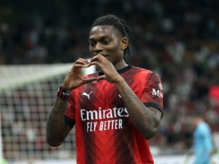 El jugador del AC Milan Rafael Leao celebra el 4-1 en el partido ante elCagliari Calcio, en Milan, Italia. EFE/EPA/MATTEO BAZZI