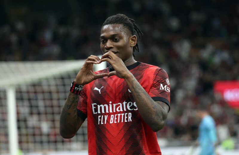 El jugador del AC Milan Rafael Leao celebra el 4-1 en el partido ante elCagliari Calcio, en Milan, Italia. EFE/EPA/MATTEO BAZZI