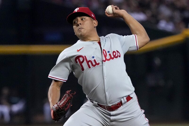 Ranger Suárez, la clave del éxito de los Phillies en la temporada 2024 Fotografía de archivo en la que se registró al venezolano Ranger Suárez,  abridor zurdo de los Filis de Filadelfia, quien trabajó siete entradas sin permitir carreras y ponchó a nueve bateadores para extender su invicto en la temporada (7-0) y acreditarse la victoria a domicilio de su equipo 2-8 sobre los Marlins de Miami en la MLB. EFE/Allison Dinner