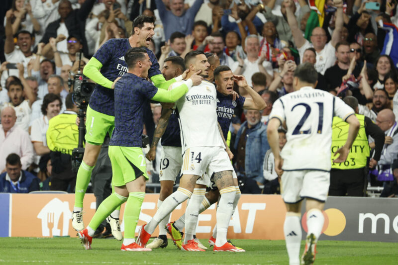 ¿Cómo llegó el Real Madrid a la final de la Champions League? El delantero del Real Madrid, Joselu, celebra con sus compañeros el segundo gol del equipo madridista durante el encuentro correspondiente a la vuelta de las semifinales de la Liga de Campeones que disputaron Real Madrid y Bayern de Munich en el estadio Santiago Bernabéu, en Madrid. EFE / Mariscal.