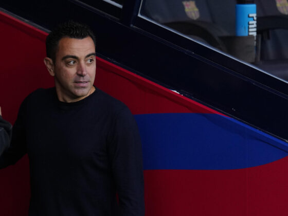 Xavi prepara su regreso: "Me encantaría trabajar en la Premier League" El entrenador del Barcelona, Xavi Hernández. EFE / Enric Fotcuberta.