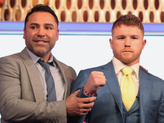 De la Hoya carga otra vez con Canelo y lo compara con una celebridad Saúl "Canelo" Álvarez y Óscar de la Hoya