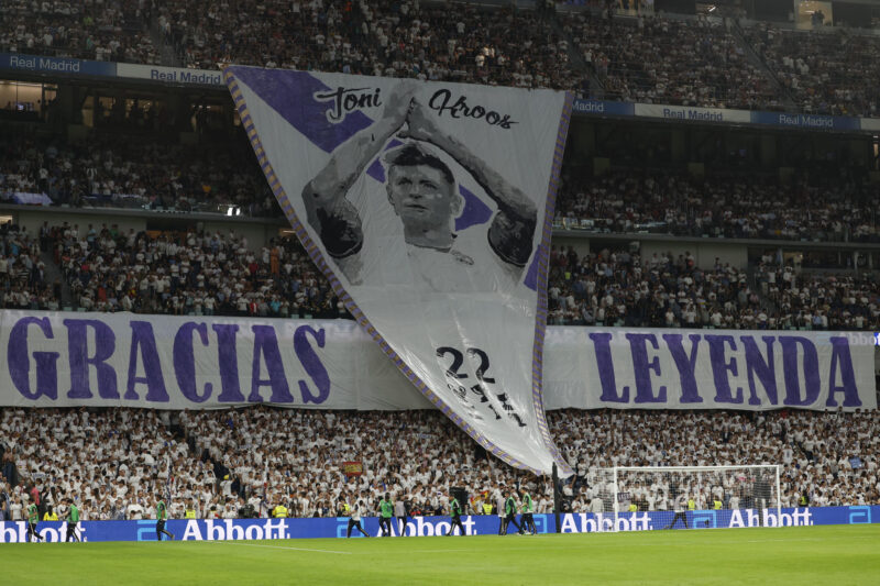 Kroos y su despedida del Real Madrid: "La veré cuando quiera llorar" El centrocampista alemán del Real Madrid Toni Kroos en el estadio Santiago Bernabéu, en Madrid. EFE/J.J. Guillen