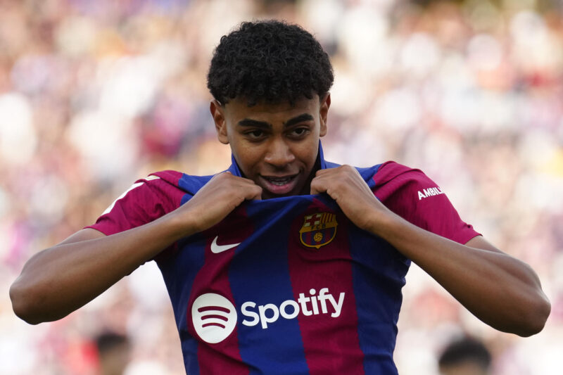 LaLiga prepara serie documental junto con Netflix para la 2024-2025 El delantero del Barcelona Lamine Yamal, durante el partido de Liga en Primera División que FC Barcelona y Rayo Vallecano disputan hoy domingo en el estadio Lluis Companys. EFE/Enric Fontcuberta