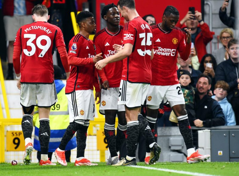 FA Cup: ¿Quién paga más en la final, el City o el United? El jugador del United Amad Diallo (2I) celebra un gol durante el partido de la Premier League que han jugado Manchester United y Newcastle United en Manchester, Reino Unido. EFE/EPA/PETER POWELL