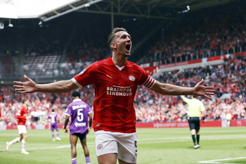 Ex delantero del Barca, nuevo jugador del Oporto en fichaje sorpresa Luuk de Jong, tras el 1-1 ante el Sparta Rotterdam. EFE/EPA/MAURICE VAN STEEN