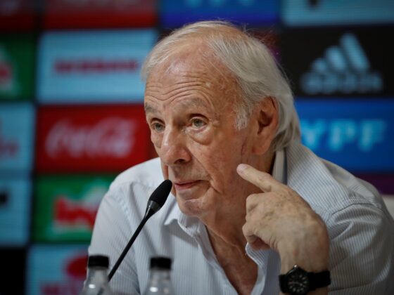 VIDEO: César Luis Menotti dio a Argentina a su primera Copa del Mundo Fotografía de archivo, tomada el 25/01/2019, de César Luis Menotti, el entrenador campeón del mundo con la selección de Argentina en 1978, extécnico del Barcelona y el Atlético de Madrid y actual director de Selecciones Nacionales, que falleció este domingo a los 85 años. EFE/Archivo/Juan Ignacio Roncoroni
