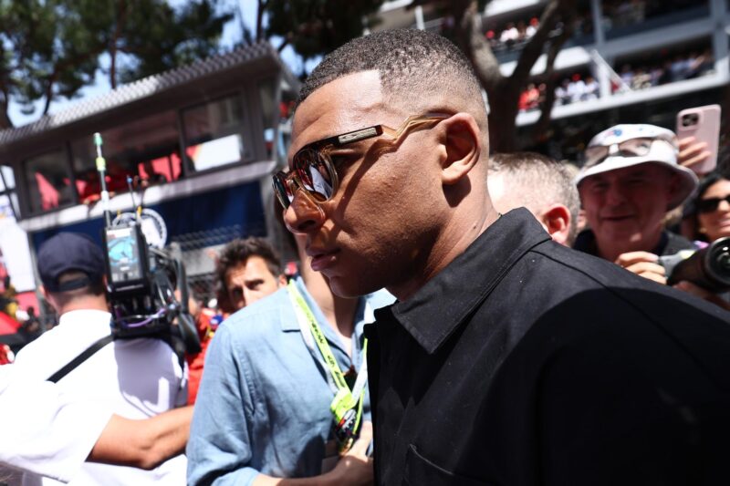 El delantero Kylan Mbappe que el lunes puede ser anunciado como nuevo jugador del Real Madrid, según la prensa francesa. EFE/EPA/ANNA SZILAGYI