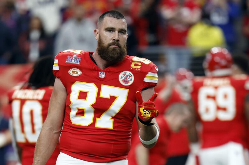 Acusan a 7 chilenos de robar a Patrick Mahomes y Travis Kelce Archivo. EFE/EPA/JOHN MABANGLO