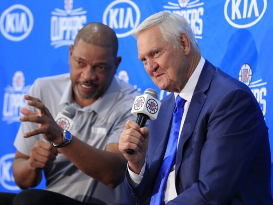 <span class="button button-primary">último momento</span><br>Muere Jerry West, el ícono que inspiró el logo de la NBA NBA legend Jerry West dead at 86
