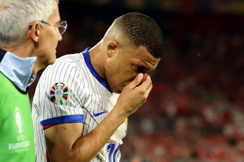 Kylian Mbappé enciende las alarmas en Francia, pero no será operado