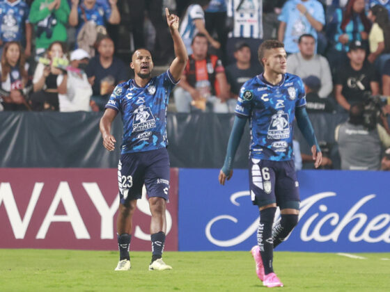 Pachuca gana su Sexta Champions Cup con autoridad y eficacia de Rondón AME1071. PACHUCA (MÉXICO), 01/06/2024.- Salomón Rondón de Pachuca festeja una anotación contra el Columbus Crew durante la final de la Concacaf Champions Cup entre Pachuca y Columbus Crew este sábado, en el estadio Hidalgo de la ciudad de Pachuca, Hidalgo (México). EFE /David Martínez Pelcastre