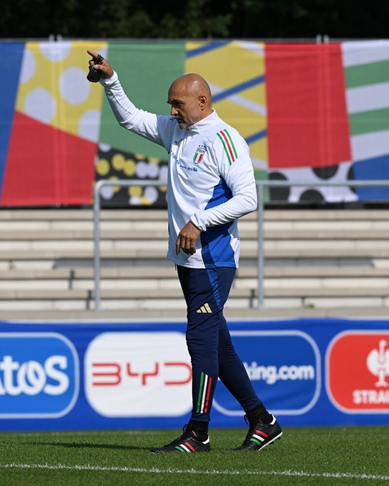 Spalletti prepara la revolución de Italia tras fracaso en la Euro 2024 Luciano Spalletti en el entrenamiento