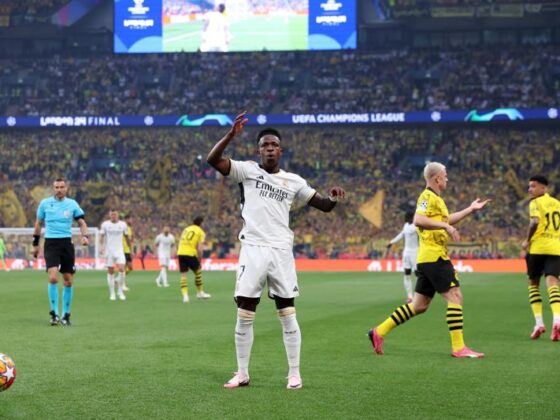 Real Madrid 2-0 Dortmund: Estadísticas, resultado y resumen Vinícius Jr. alentando a la afición del Real Madrid durante la final de la Champions League.