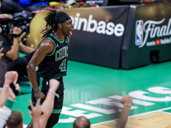 ¡Holiday pone el 2 - 0 en las Finales de NBA entre Dallas y Celtics! Boston (United States), 10/06/2024.- Boston Celtics guard Jrue Holiday reacts during the first half of the NBA Finals game two between the Boston Celtics and the Dallas Mavericks, in Boston, Massachusetts, USA, 09 June 2024. (Baloncesto) EFE/EPA/CJ GUNTHER SHUTTERSTOCK OUT