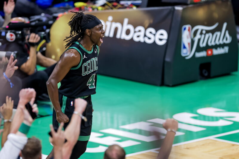 ¡Holiday pone el 2 - 0 en las Finales de NBA entre Dallas y Celtics! Boston (United States), 10/06/2024.- Boston Celtics guard Jrue Holiday reacts during the first half of the NBA Finals game two between the Boston Celtics and the Dallas Mavericks, in Boston, Massachusetts, USA, 09 June 2024. (Baloncesto) EFE/EPA/CJ GUNTHER SHUTTERSTOCK OUT