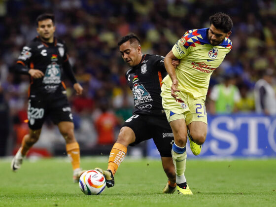 ¡OFICIAL! América anuncia a Erick Sánchez como su nuevo refuerzo MEX7406. CIUDAD DE MÉXICO (MÉXICO), 11/05/2024.- Erick Sánchez (i) de Pachuca disputa un balón con Henry Martín (d) del América durante un juego de vuelta de los cuartos de final de la Liga MX, celebrado en el estadio Azteca de la Ciudad de México (México). EFE/Sáshenka Gutiérrez