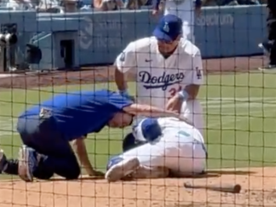 ¡Fracturado! Mookie Betts sufrió impacto en duelo de Dodgers vs KC Mookie Betts lesionado por fractura. (via X: @MLB)