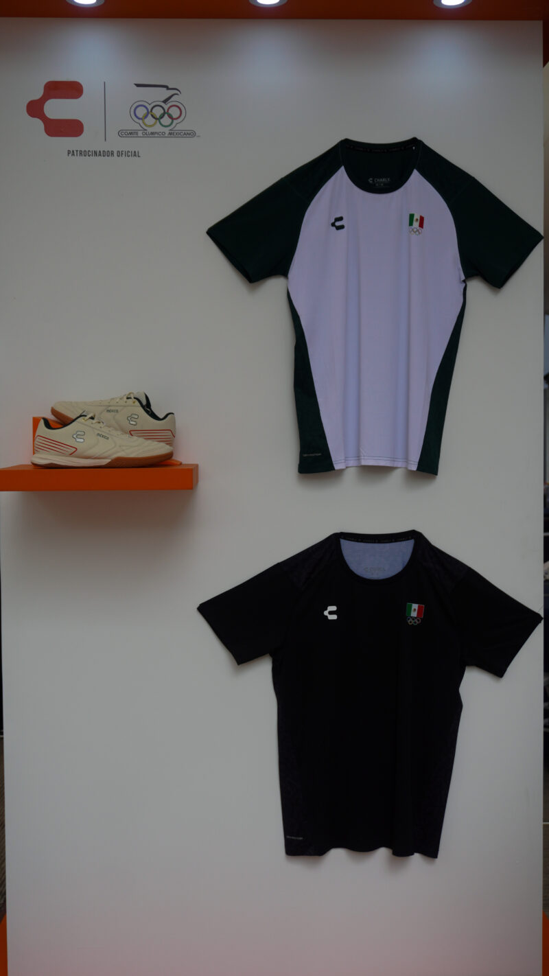 Uniformes y calzado de México para los juegos olímpicos realizados por la marca mexicana Charly.