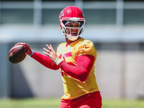 Kansas City Chiefs cancelan práctica por paro cardíaco de jugador Patrick Mahomes en la práctica con los Chiefs de Kansas City. (Foto: 'X' Kansas City Chiefs)