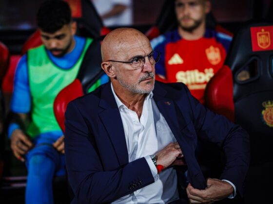 España cierra con goleada su preparación rumbo a la EURO 2024 El DT de España, Luis de la Fuente en la goleada en Son Moix a Irlanda del Norte. (Foto: 'X' Selección Española Masculina)