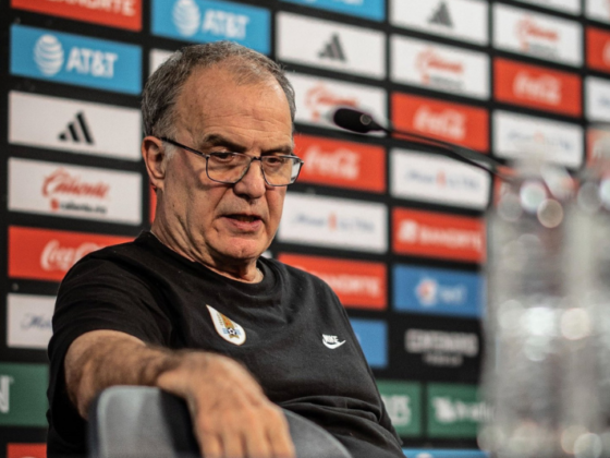 Marcelo Bielsa lanza 'bomba' a Jaime Lozano y la Selección de México Foto: X-@Uruguay / Marcelo Bielsa en conferencia de prensa en el marco de la Fecha FIFA vs la Selección de México