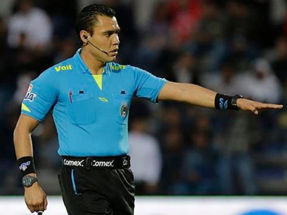 Marco Antonio ‘Gato’ Ortíz no mueve el dedo del renglón: SÍ era penal Foto: Captura de pantalla/Redes Sociales - Marco Ortiz fue reconocido como mejor árbitro de la Liga MX del Clausura 2024
