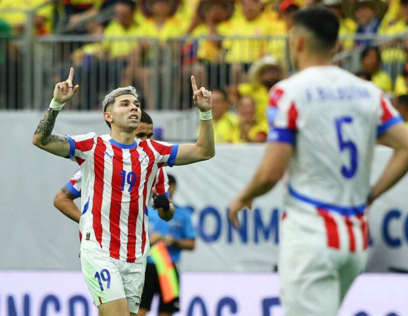 Colombia: Debut con triunfo gracias a un James Rodríguez brillante Colombia: Debut con triunfo gracias a un James Rodríguez brillante