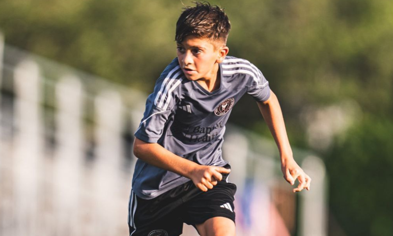 @InterMiamiAcad / Thiago Messi forma parte de las categorias inferiores del club de su padre, Inter Miami CF.