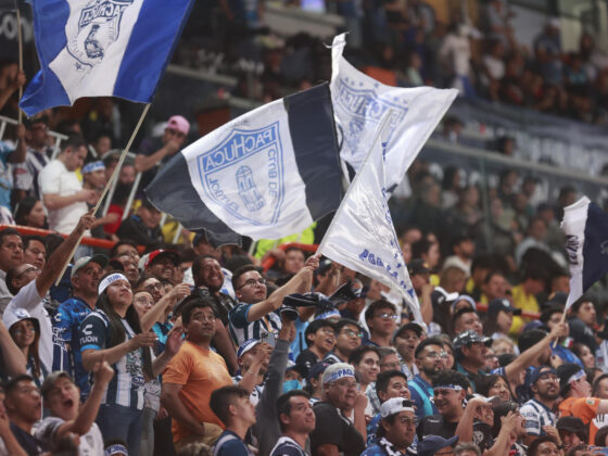 ¡Qué mal!: Bengalas y bronca en el Hidalgo tras el Pachuca vs América AME1071. PACHUCA (MÉXICO), 01/06/2024.- La afición de Pachuca celebra un gol ante el Columbus Crew durante la final de la Concacaf Champions Cup entre Pachuca y Columbus Crew este sábado, en el estadio Hidalgo de la ciudad de Pachuca, Hidalgo (México). EFE /David Martínez Pelcastre